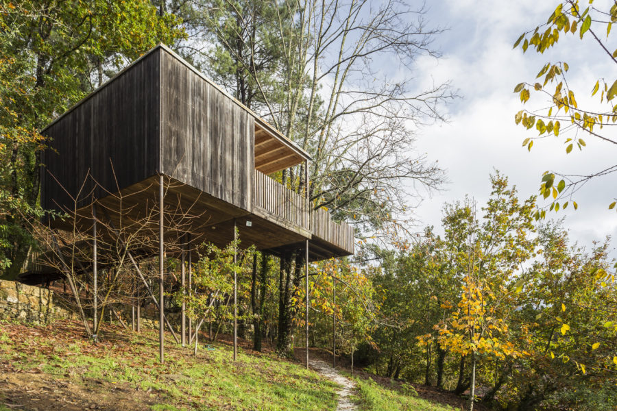 Cabañas sostenibles en el bosque de Outes, A Coruña